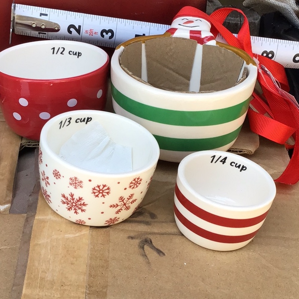 NWT 4PC. SNOWMAN MEASURING CUP SET
